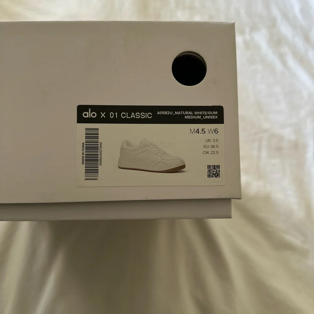 Alo Yoga Recover white gum sneakers